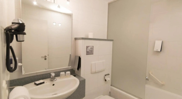 Кровать в общем номере Hotel Docklands Antwerpen