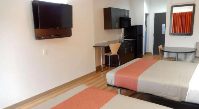 Четырёхместный номер Standard Motel 6-Tulsa, OK