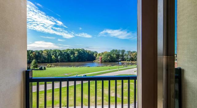 Двухместный люкс Comfort Suites Brunswick Town Center
