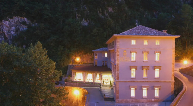 Двухместный номер с видом на горы Gran Hotel Pelayo