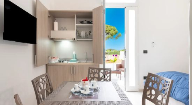 Monolocale Vela – Nuovo con Wi-Fi, Clima e Giardino a Torre Lapillo, Rezervați Hotel Nardò Salento