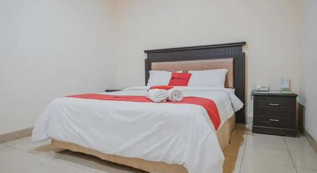 Royal Garden Resort By RedDoorz, Book Ferieresort Hoteller i Jambi med pool, Swimmingpool