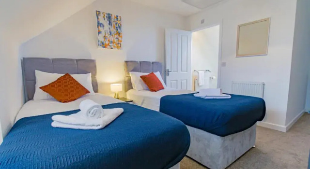 3 Bedroom Contractor House By Your Lettings Short Lets & Serviced Accommodation Peterborough With Free WiFi and Parking, Забронировать Отель Питерборо Soke of Peterborough, рядом с Peterborough Magistrates Court