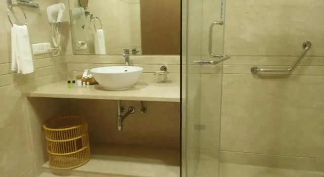 Полулюкс Kiscol Grands Hotel