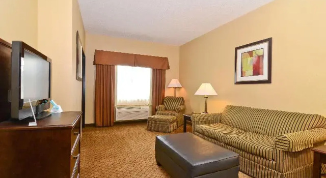 Люкс c 1 комнатой Best Western Macomb Inn