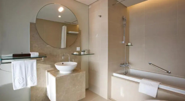 Двухместный номер Deluxe Ramada Plaza by Wyndham Suwon