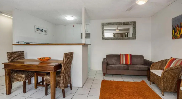 Апартаменты Economy с 2 комнатами Bayview Beachfront Apartments, in town right on the beach