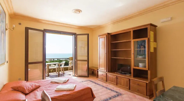 Comfortable apartment with AC very close to the sandy beach