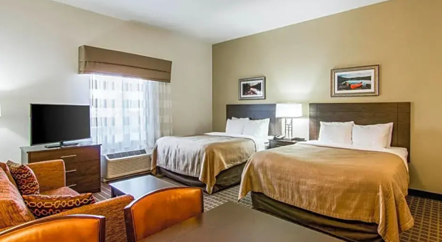 Четырёхместный люкс Mainstay Suites