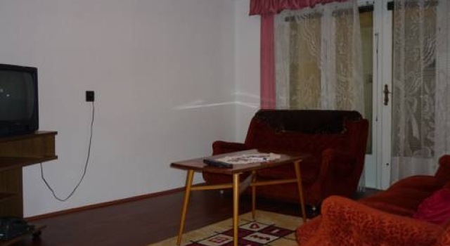 Attila Apartmanház, Book Pension Hoteller i Western Transdanubia med parkering, Parkering