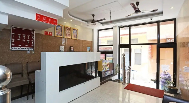 OYO 16815 Hotel Suresha, Rezerwuj Hotel Hotele w Kankhal ze śniadaniem, Śniadanie