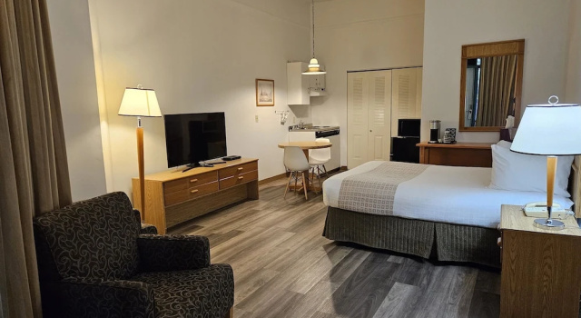 Номер Classic The Cedars Inn Hotel & Convention Centre