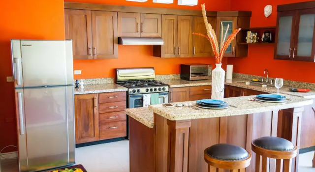 Апартаменты Skyview Manor Guest Apartments