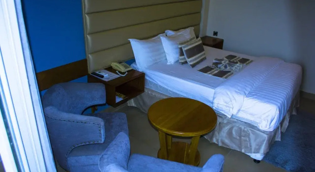 Номер Standard Meridian CA Hotel