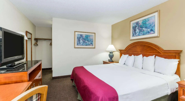 Двухместный номер Standard Days Inn by Wyndham West Des Moines - Clive