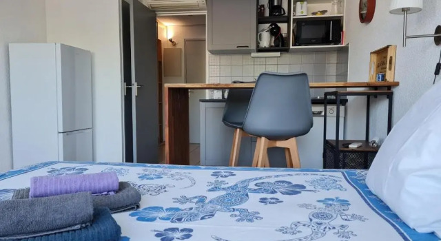 Studio 43 climatisé terrasse vue mer, Rezerwuj Apartament Hotele w Camargue z parkingiem, Parking