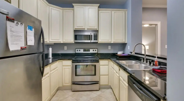 Tuscaloosa Condo Rental: Near Bryant-denny Stadium, Забронировать Апартаменты/квартира Таскалуса штат Алабама, рядом с Foster Auditorium