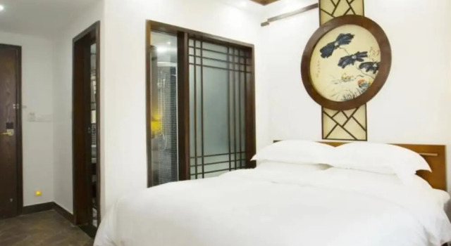 Floral Hotel Fenghuang Poshan Mansion, Rezervovat Hotel Hotely v Feng-chuang s parkováním, Parkování