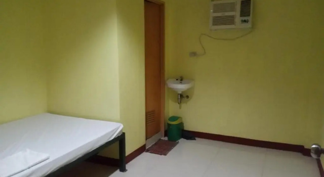 RMS Travellers Inn - Hostel
