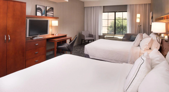 Четырёхместный номер Standard Courtyard by Marriott San Luis Obispo
