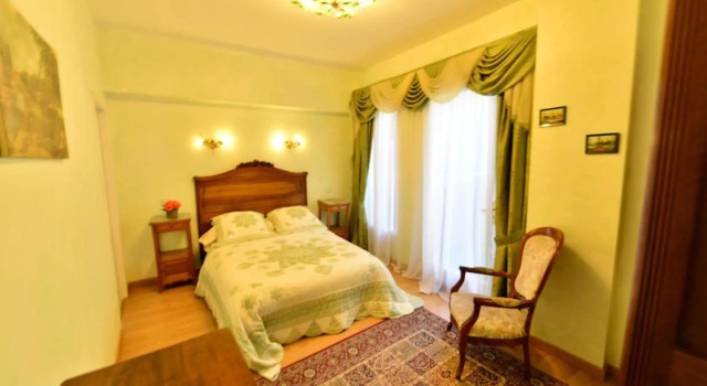 Au pied du château, Забронировать Отель Отели Лурд с парковкой, рядом с Приходская церковь Сакре-Кёр, Парковка