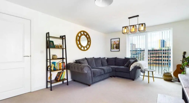 Chic City Centre Apartment With Allocated Parking
