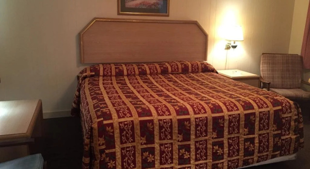 Twin Pine Motel, Buchen Sie Motel Tipton Missouri