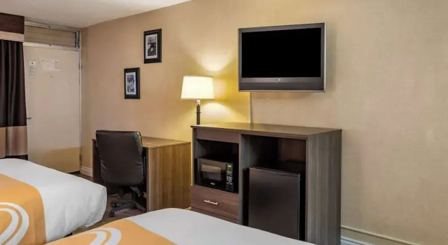 Четырёхместный номер Executive Quality Inn Barstow Route 66