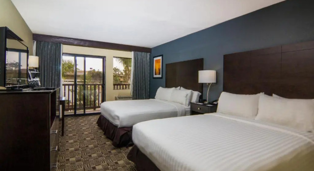 Четырёхместный номер Standard Holiday Inn Express Hotel & Suites Solana Beach-Del Mar by IHG