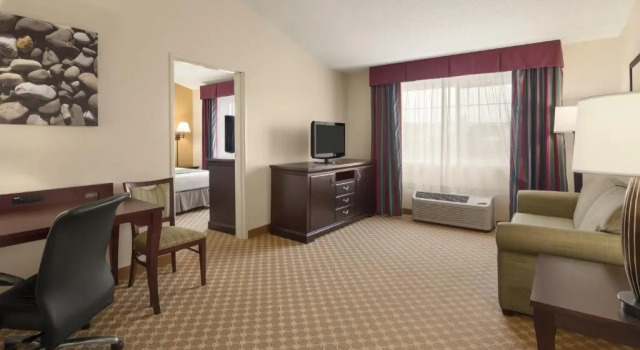 Двухместный люкс c 1 комнатой Country Inn & Suites by Radisson, Sioux Falls