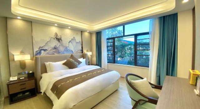 Люкс c 1 комнатой с видом на внутренний двор Funchun No.10 Hotel Xiangyang