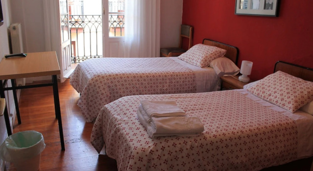 Pensión Manoli, Rezerwuj Hotel Hotele w Baskonia z parkingiem, Parking
