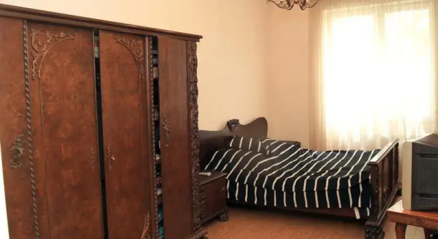 Flat Tamarashvili