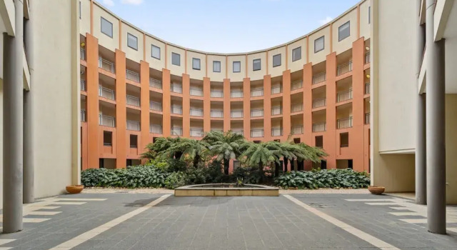 Loft-style CBD 1-bed With Rooftop Terrace & BBQ, Book Lejlighed Canberra 