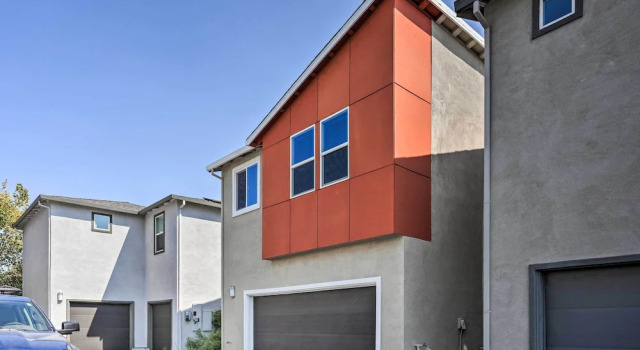 Pet-friendly Elk Grove Retreat w/ Balcony!, Prenota Hotel Elk Grove California