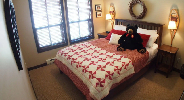 Stones Throw by Bear Country, Buchen Sie Hotel Sun Peaks British Columbia