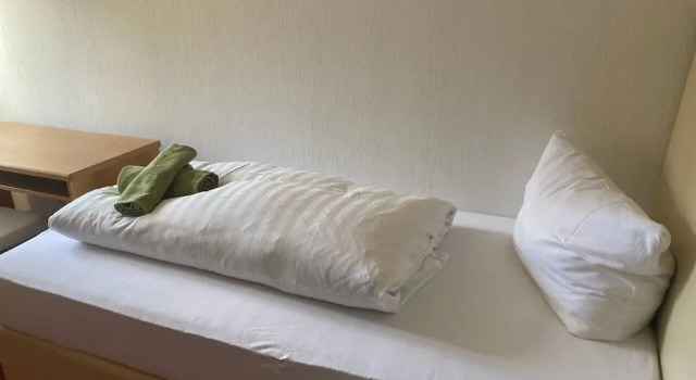 Room in Guest Room - Single Room With Shared Bathroom and Kitchen, Reserva ahora Hostal o pensión Hoteles en Baden-Wurtemberg con aparcamiento, Aparcamiento