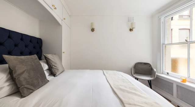 Luxury 2-bed Apartment in Knightsbridge, Забронировать Апартаменты/квартира Лондон Большой Лондон, рядом с Здание «Мишлен Хауз»