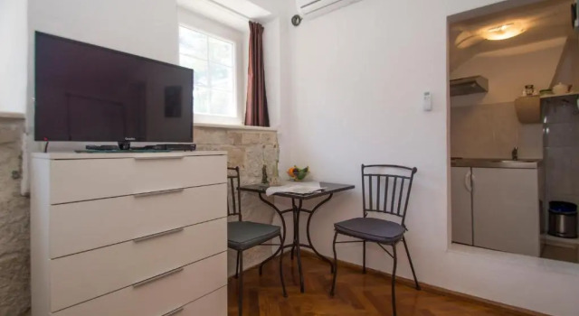 Студия White House Apartments