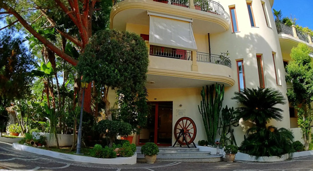 Hotel Residence Piccolo, Book Hotel Parghelia Calabria