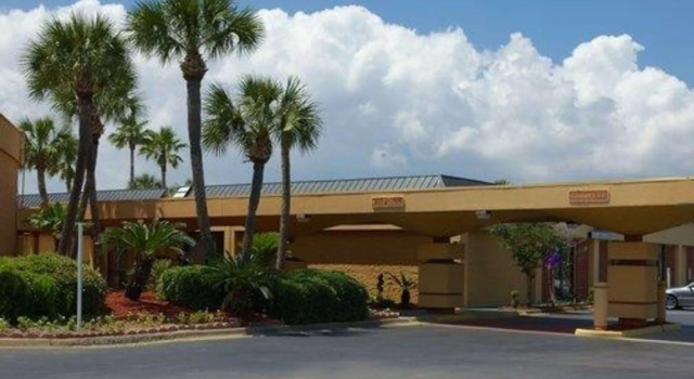 Люкс c 1 комнатой Quality Inn & Suites Gulf Breeze Bayside near Pensacola Beach