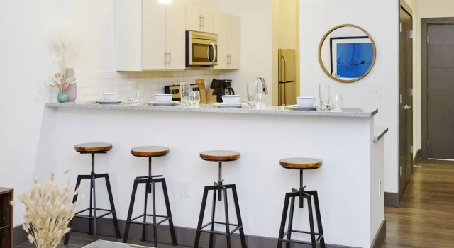 Апартаменты Luxury Building 3BR/2BA! Prime Downtown Mass Ave!