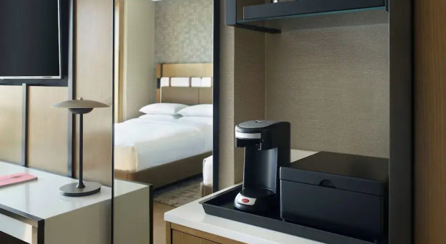Четырёхместный клубный номер Standard Lexington Marriott City Center