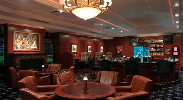 Chateau Louis Hotel & Conference Centre, Prenota Hotel Northwest Edmonton Edmonton