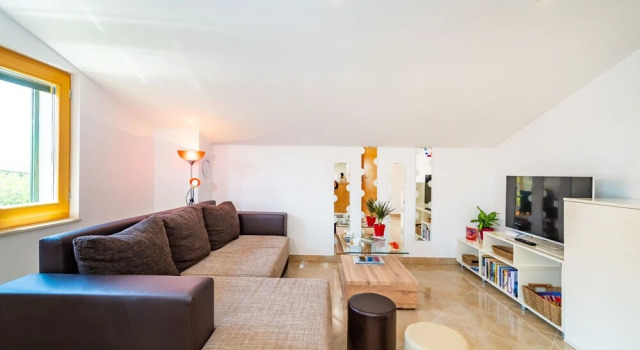 A1 Beautiful apt W.magnificent View and Pool use, Varaa Hotelli Novigrad Kroatia
