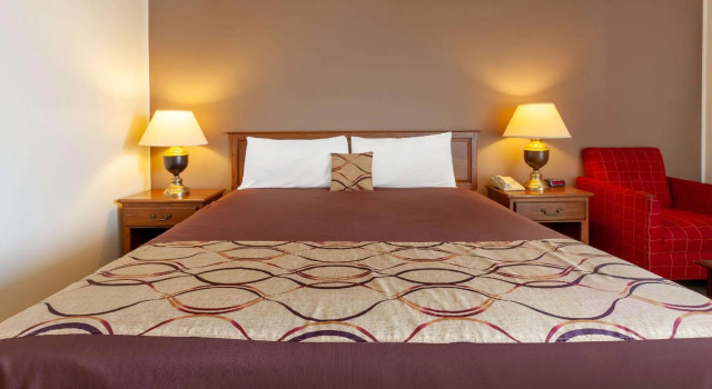 Двухместный номер Standard Travelodge by Wyndham Cleveland Airport