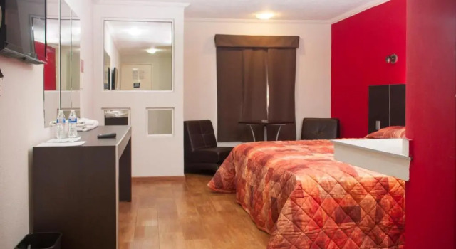 Номер Standard Motel LA Autoparador