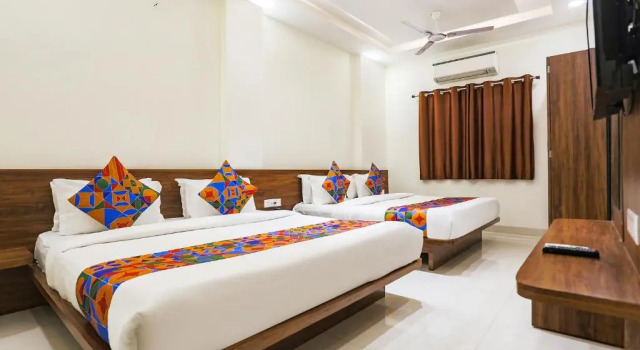 Номер Standard FabHotel Balaji Paradise - ALLEN Career Institute