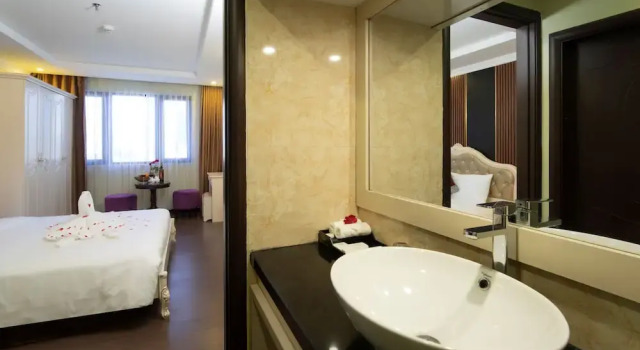 Номер Deluxe Me Q Beach Hotel