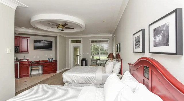 Четырёхместный номер Standard Crown Isle Resort & Golf Community
